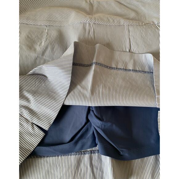 SC & Co Skort size medium blue and white pin stripes - Picture 4 of 9